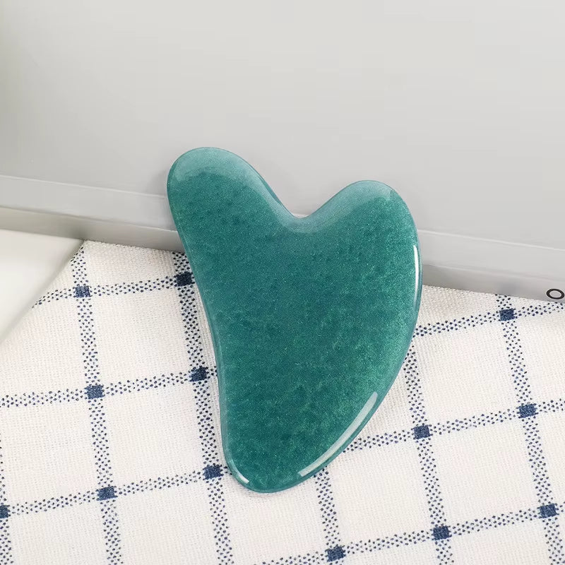 Gua Sha Facial Tools Quartz Massage Tool for Scraping and SPA Acupuncture Therapy Heart Shape Guasha Stone for Women