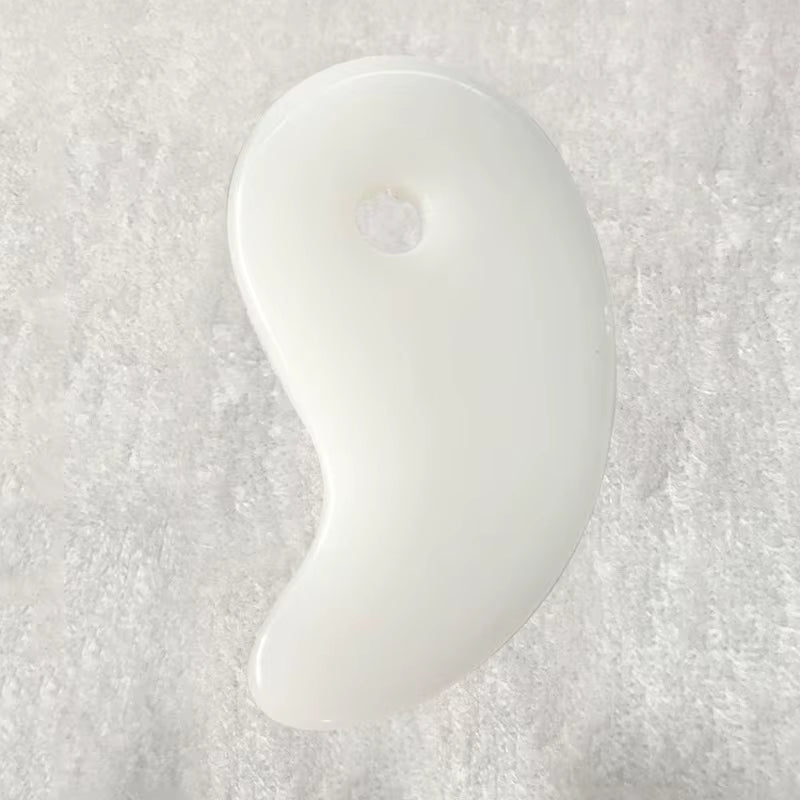 Gua Sha Facial Tools Quartz Massage Tool for Scraping and SPA Acupuncture Therapy Heart Shape Guasha Stone for Women